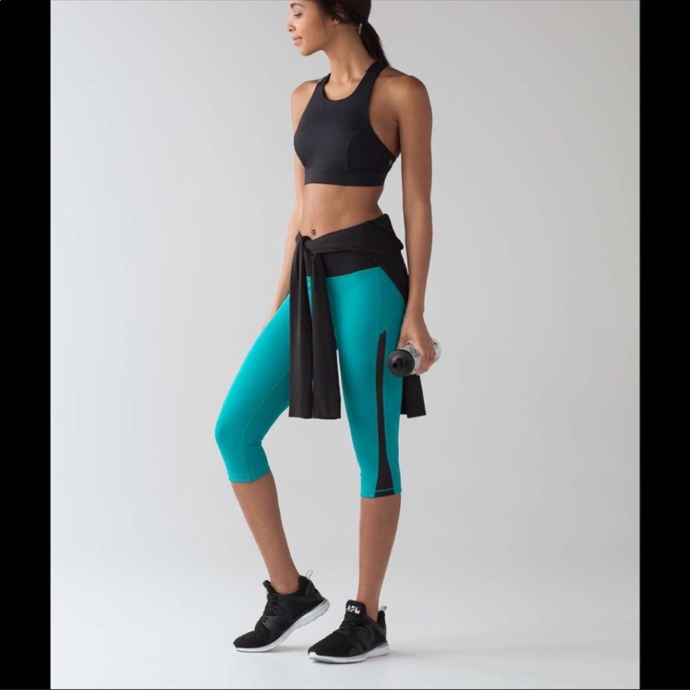 Lululemon Smooth Stride Crop · Like new!